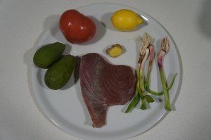 Ingredientes para hacer un tartar de atún.