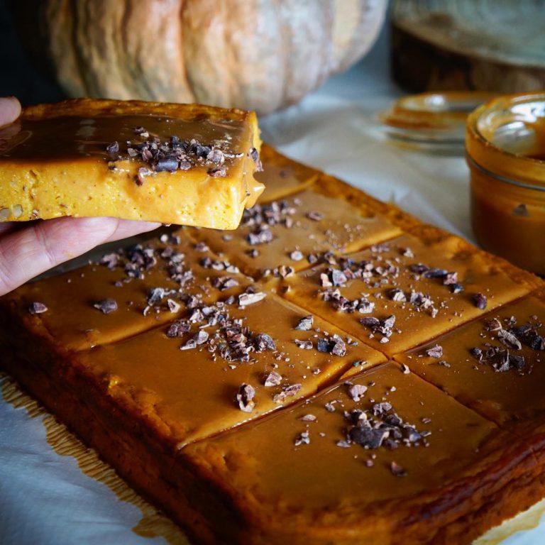 Blondie de calabaza con dulce de leche